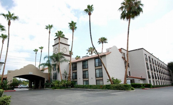 Buena Park Grand Hotel & Suites image 1